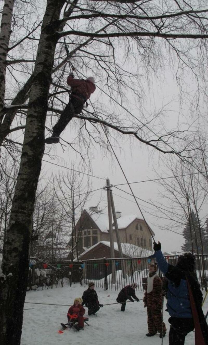Детский праздник форт боярд на дереве со страховкой